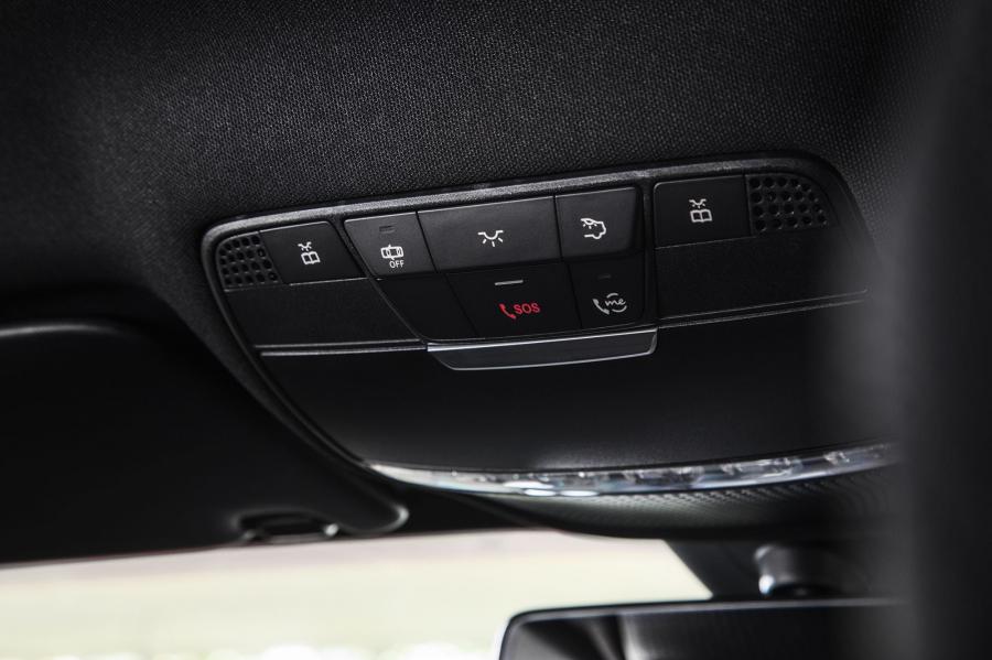 Детали интерьера Mercedes-Benz C200 AMG Line (W205) 2020 года  (MY) (фото 12 из 18)